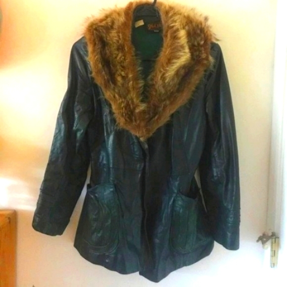 Vintage Leather Jacket with Fur Collar - Picture 2 of 16